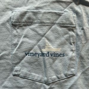 Size L men’s short sleeve shirt.